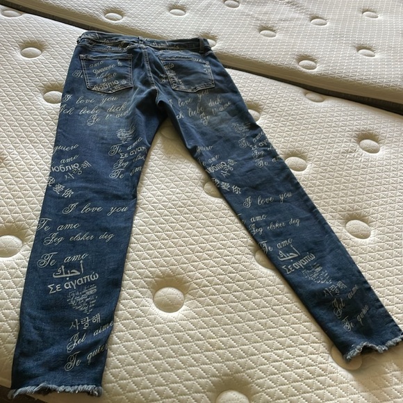 Frank Lyman jeans - Picture 3 of 4
